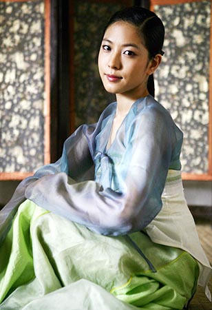 صور لبعض الفنانين الكوريين بالزي التقليدي Boa