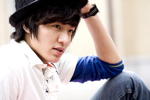 صور للممثل الكوري لي مين هو والممثل والمغني كيم هيون جونغ  Leeminho
